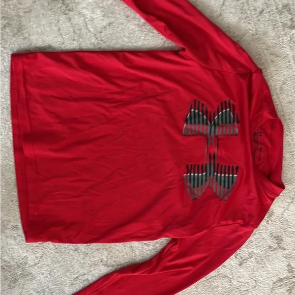 Under armor boys shirts (medium) long sleeve hoodie (lg) long sleeve shirt  (lg)